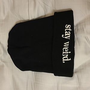 Brandy Melville 'Stay weird' Toque